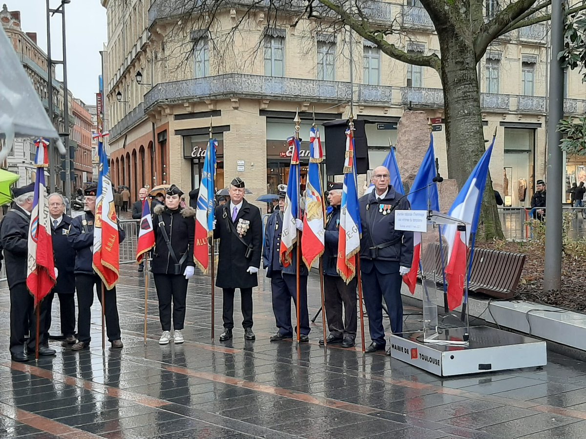 LpoFrancoise's tweet photo. Les élèves de @LpoFrancoise et de @LyceeRiquet ont participé ce matin à l'hommage national rendu aux victimes du terrorisme @Toulouse. 🙏 pour leur présence et leur implication, merci également à leurs professeurs, merci à Monsieur le Préfet @PrefetOccitanie pour son invitation. https://t.co/afcFB7tIOL