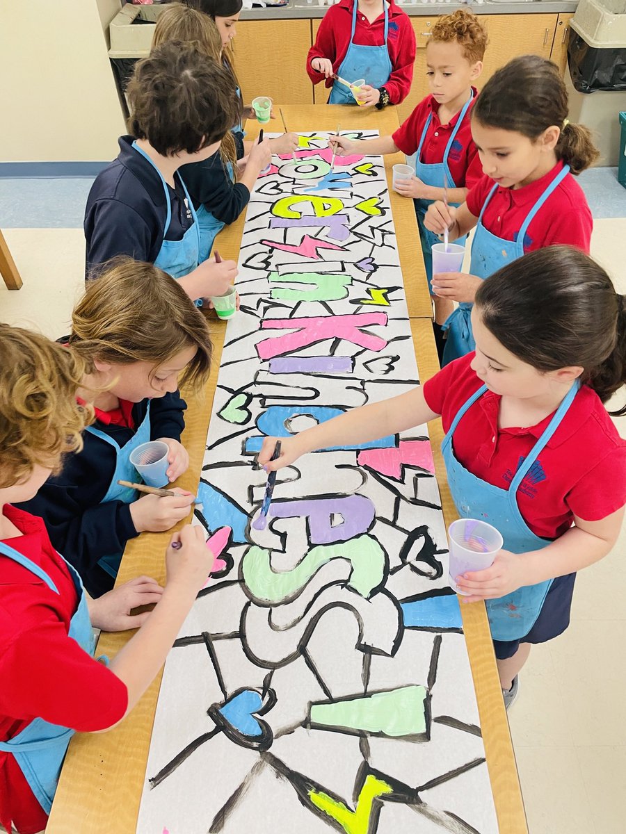 GanzVisualArt's tweet photo. 3rd graders working on our Kindness door banner! #davis3 #arted #artsed https://t.co/K8nNBacRbV