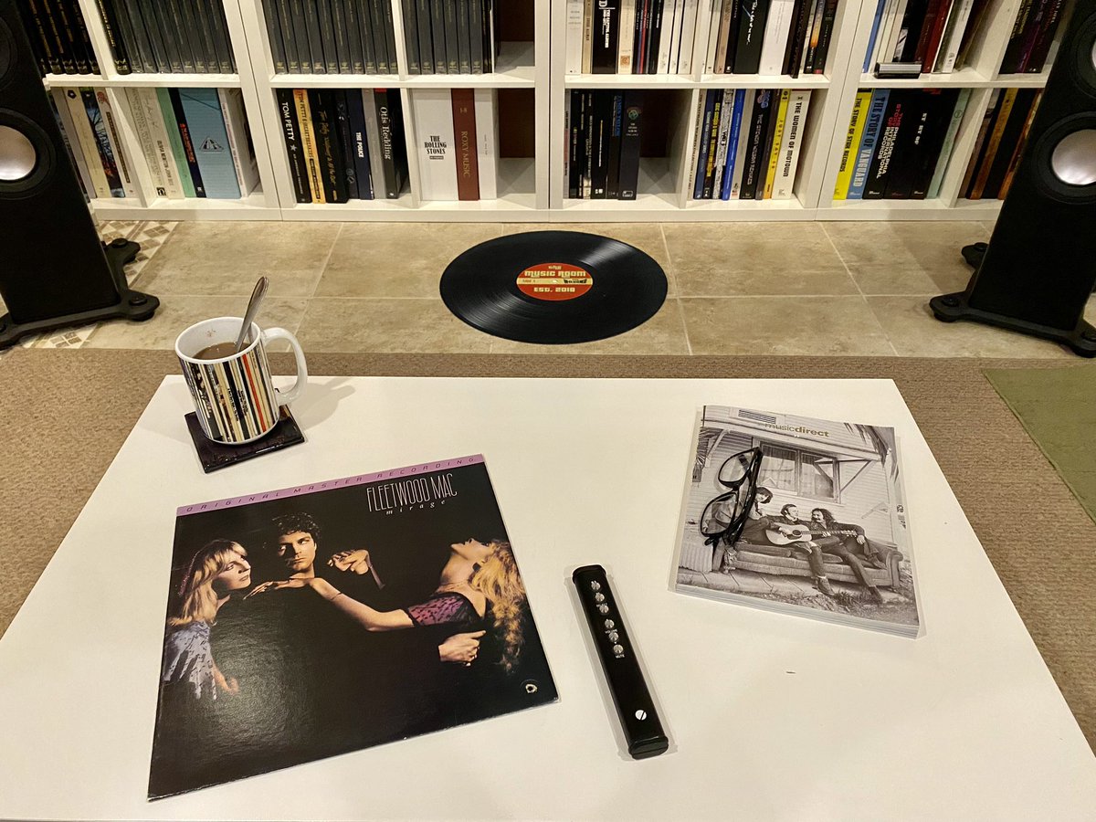 Insomnia sucks. But at least I have this place to hang out, so I really can’t complain. Woke up wanting some Fleetwood Mac, and it’s been quite a while since I played “Mirage”. And the 1984 MoFi pressing sounds fantastic.

#FleetwoodMac #vinylrecords <a href="/mofisoundlab/">Mobile Fidelity Sound Lab</a> <a href="/RockSolidShow/">RockSolid</a>