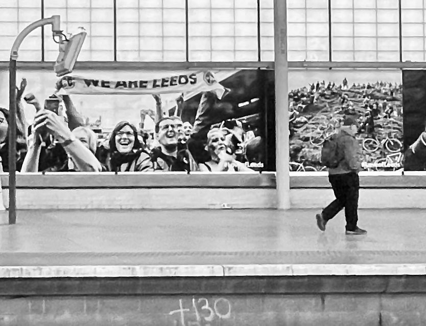 Leeds Train Station 
#weareleeds #leeds #lufc