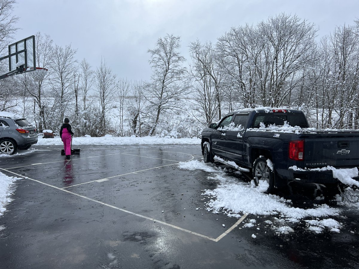 JC_NY_PA's tweet image. On our way, but not before the assistant to the Executive Director is pressed into snow removal. #springbaseball ☃️