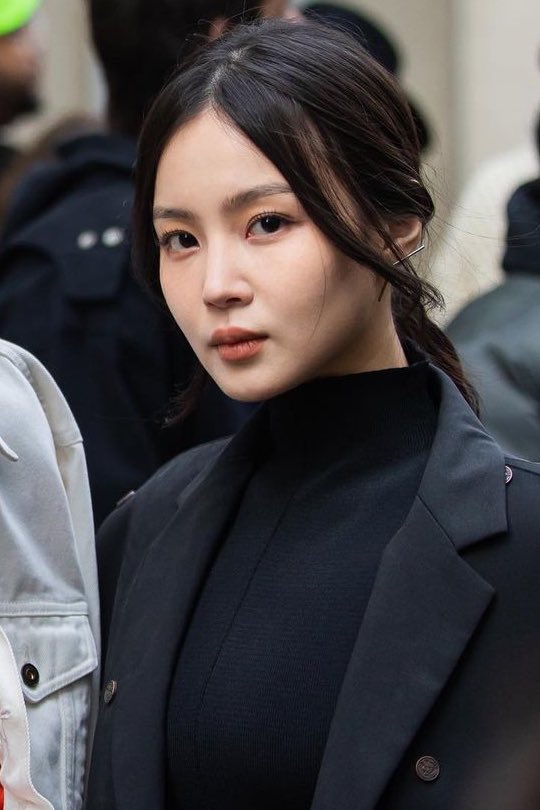 wonhayi_'s tweet photo. INSANE FACE CARD https://t.co/NyJbKXVDYf