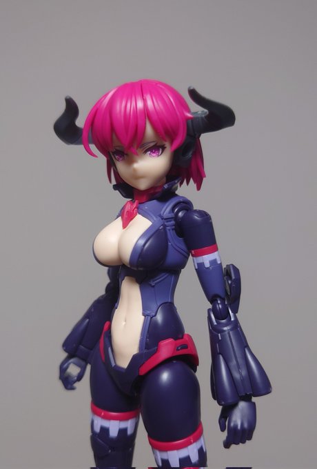 チェイサーコスチュームの何がありがたいって頭部加工しなくても30mmオプションヘッドパーツの角が付けられる事なんですよね(角側の加工は必須) 