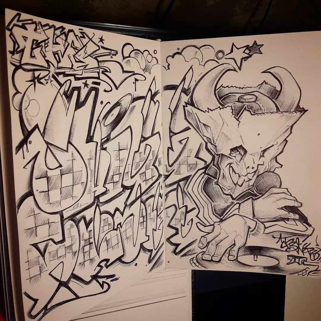 Sensei238's tweet photo. "All That Scratchin' is Makin' Me Itch" x Sensei23
@shiggarfraggar
#Sensei23 #InvisiblSkratchPiklZ
#ShiggarFraggerShow #HipHopSlam #PirateFuckinRadio #Turntablism #DJQbert #ShortKut #Dstyles #MixMasterMike #DJdisk #DJflare #YogaFrog #Atrack #DJapollo #SketchTechnique https://t.co/aA4WfAlszf