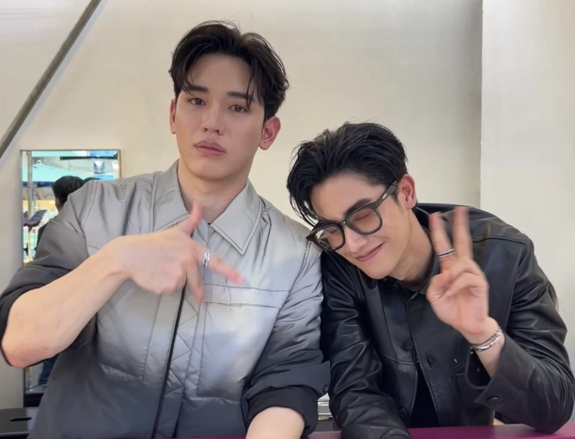 😳 #เตนิว #TayNew
#Newwiee #Tawan_V
#VogueTH10thAnniversary
#Vogue10thFest
#Vogue10th