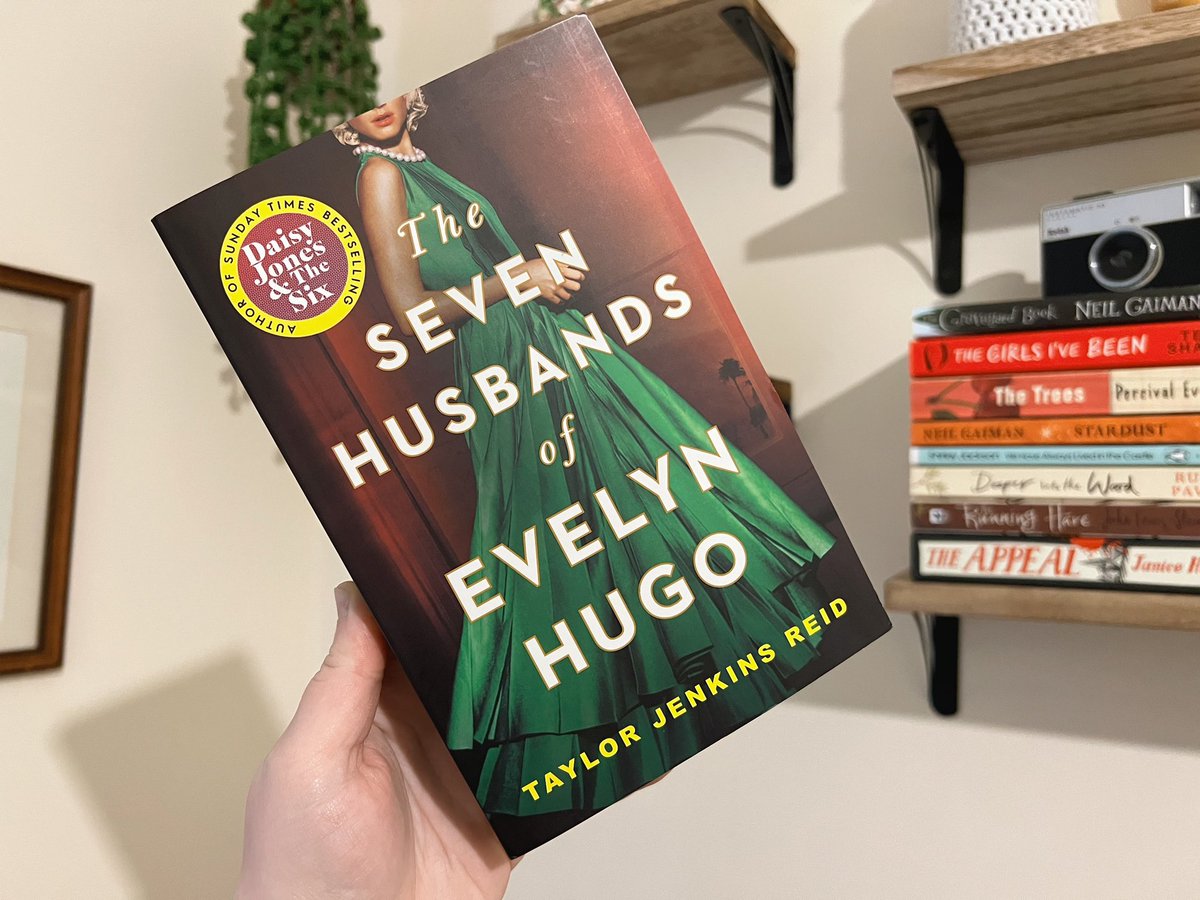 ✨ BOOK GIVEAWAY ✨

I have an extra copy of The Seven Husbands of Evelyn Hugo and though I’d give it to one of you lovelies.

Retweet and reply to this tweet with a book you love for a chance to win!

Must be following me. UK only. Ends Wed 15th March at 7pm