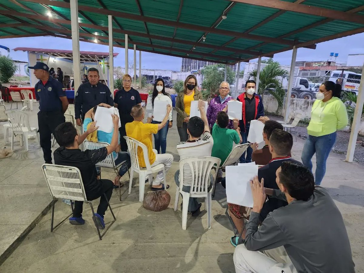 Ginkellys16's tweet photo. #EnFotos📸|| El dia de ayer culminamos nuestra jornada de la Revolución del Sistema de Justicia en la Policía Nacional Bolivariana @PNBVzla del estado Lara, garantizando el estado de derecho gracias a nuestro Presidente Nicolás Maduro @NicolasMaduro ⚖️
#SoleimaniVive https://t.co/IgdQa1TTOM