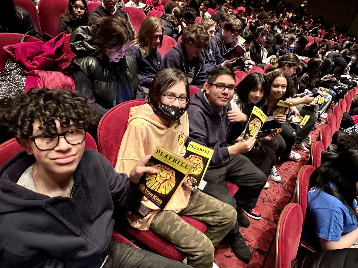GaynorMcCownELS's tweet photo. McCown's ninth grade had a blast seeing The Lion King courtesy of TDF @NYCOutwardBound @SuptCheng_CIOB @CSD31SI https://t.co/WlfZnFV8CB
