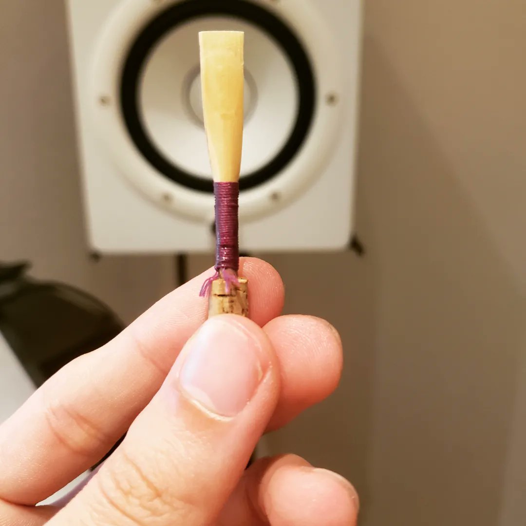 brianyasuhiro's tweet photo. Since I'm recording oboe a lot lately, I finally decided to seriously start scraping my own reeds (still not ready to do it from scratch).
やっと自分でリードけずってみた! #oboe #oboereed #doublereeds #オーボエ #オーボエリード #marigaux2001 https://t.co/WArOT2Qev2