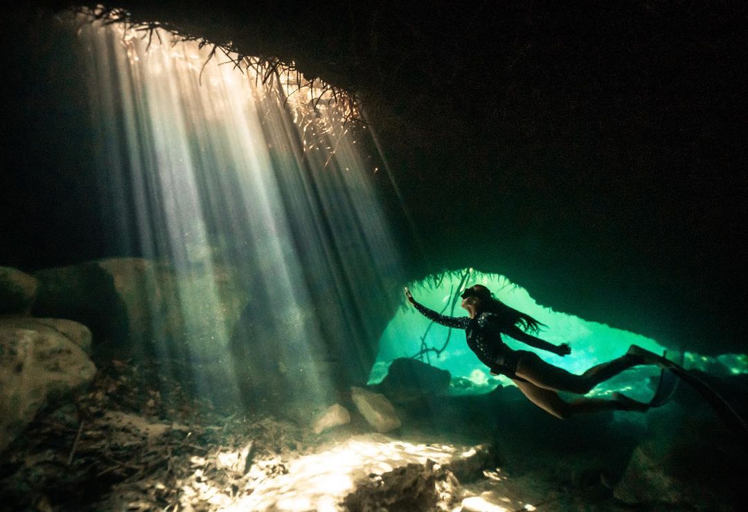 TulumTulum's tweet photo. Join us at #CasaCenote!
You’ll find a halocline, where fresh and salt water meet, creating an abrupt change in density and a hazy layer in between.🤿💫
🌐: https://t.co/H1j5rZFTOW
📸: narcosis27 via IG
#MexicanCaribbean https://t.co/cXzqNBH4do