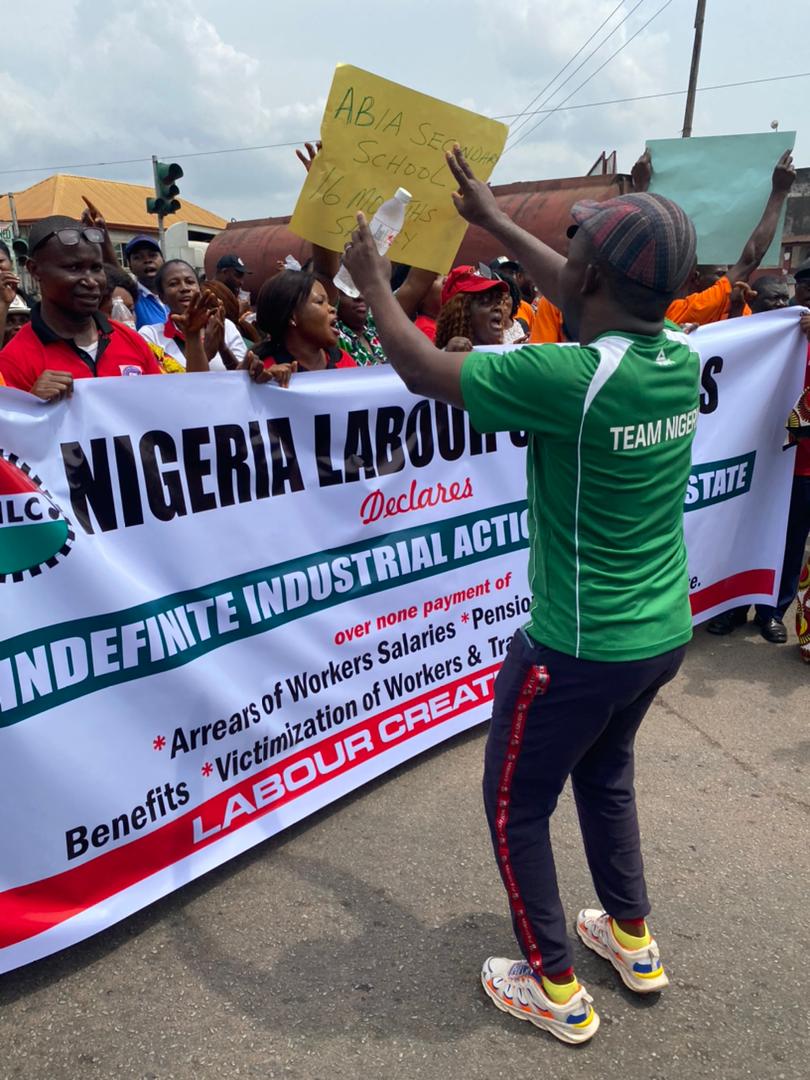 naatmouau's tweet photo. Plights of Abia workers and pensioners @NLCHeadquarters picketed @NG_AbiaState government led by @AbiaStatePDP   @GovernorIkpeazu came up with a last minute promotn pronouncement that has no financial backing.
Obey Court Order
@naatoauife
#19years 
KudabankScam https://t.co/TgrGUwidET