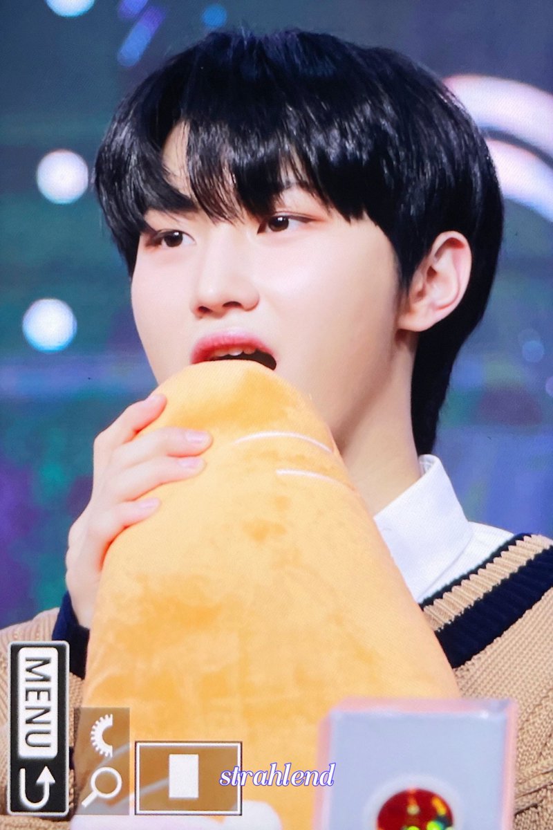 strahlend_th's tweet photo. 230311 🐰🥕

#TNX #최태훈 #태훈 #TAEHUN https://t.co/yJz2BWk5u5