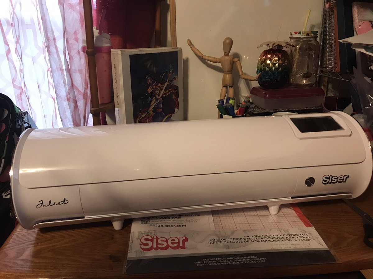 BPatch_Design's tweet image. SO EXCITED! 

This came in yesterday!!!
Super nervous because of my reputation with cutting machines… but we’re going to give this one a go!

Stickers possibly coming soon!!!!😃
#etsy #siser #stickers