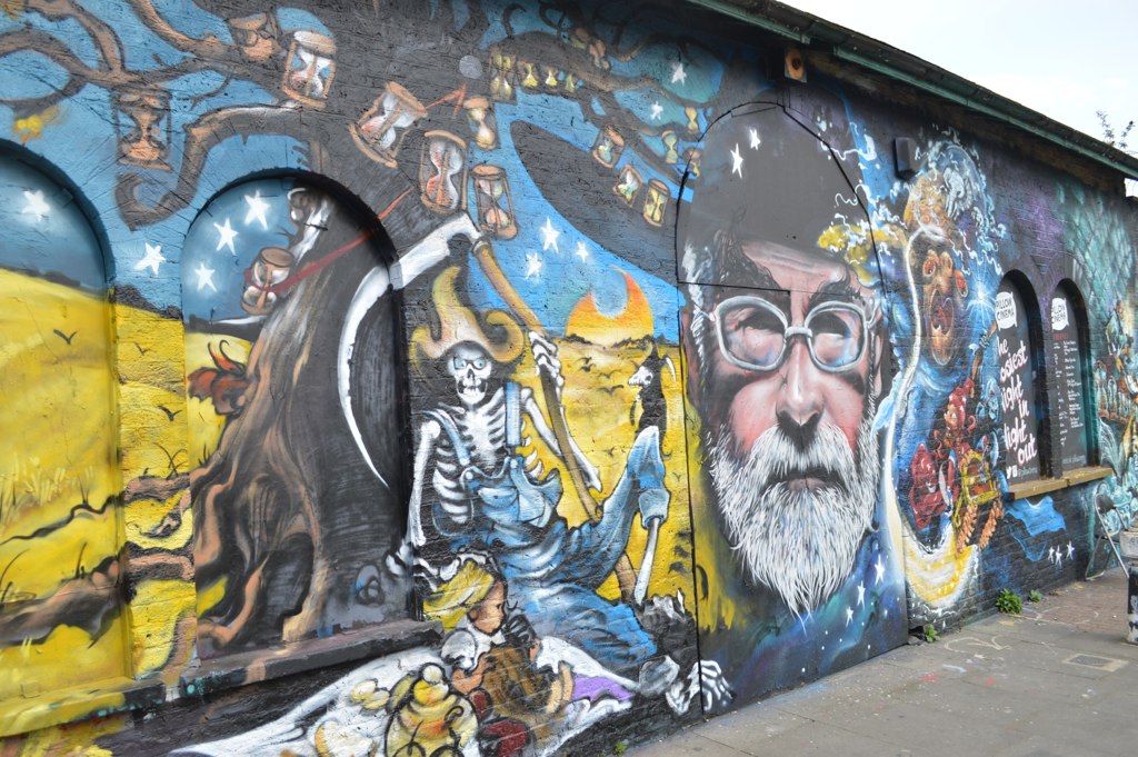 Can you believe it was 8 years ago today that we lost Terry Pratchett? This street art tribute from the time was on a wall off Brick Lane