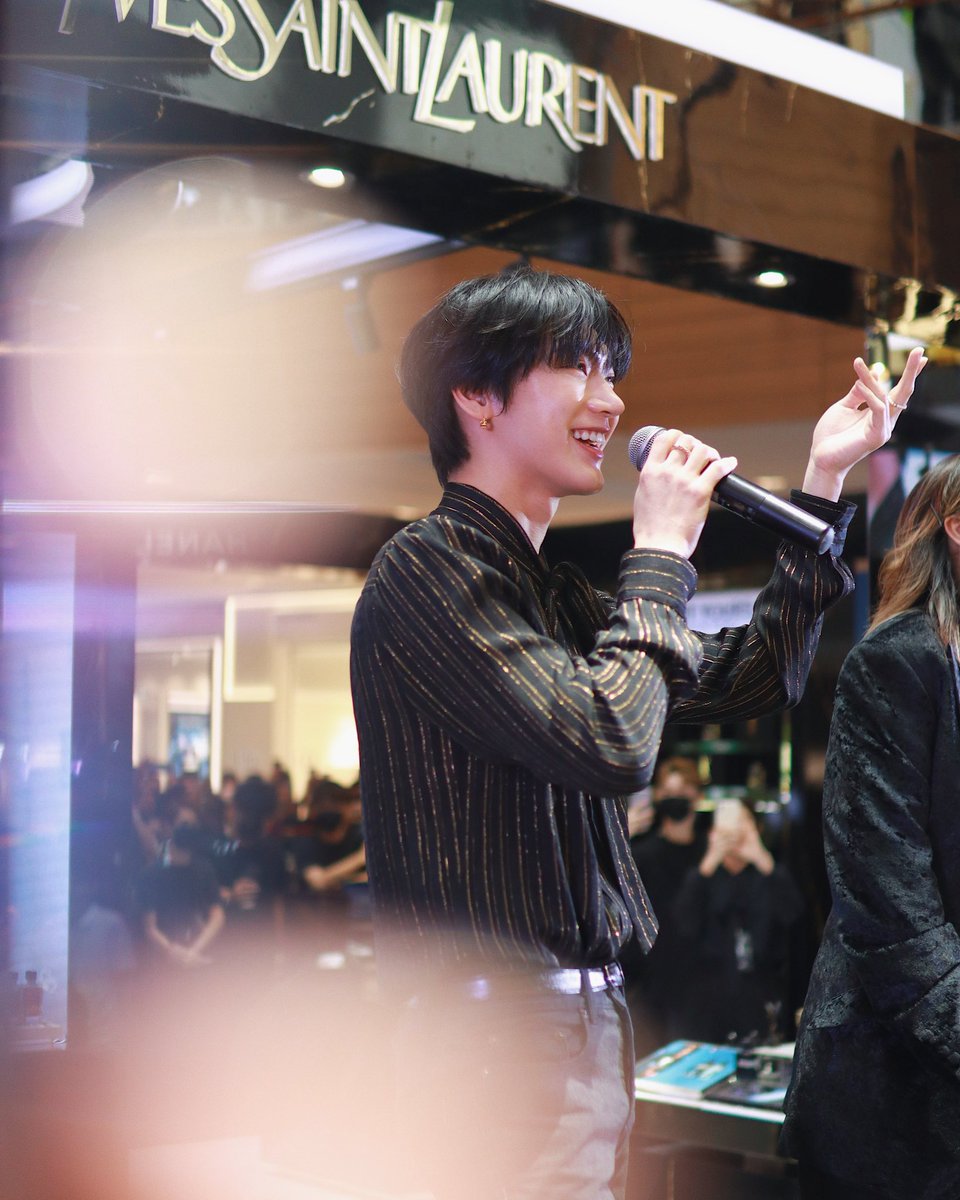 fishmeatdie's tweet photo. if y’all are looking for more pics and videos of Ten in Penang, pls feel free to go to my tiktok hehe 😬 #ten #TENinMY #teninpenang #TENxYSLBeauty #wayvten #TENLEE #teninmalaysia #YSLBeautyMY https://t.co/3D0QuBZ16P