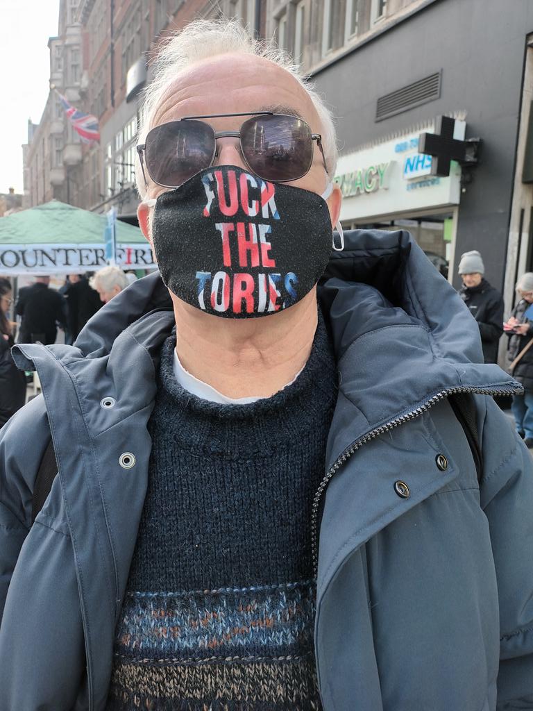 PhilMyers53's tweet image. Loving the face mask !
He came all the way from Bristol on the train 

#NHSSOS Demo