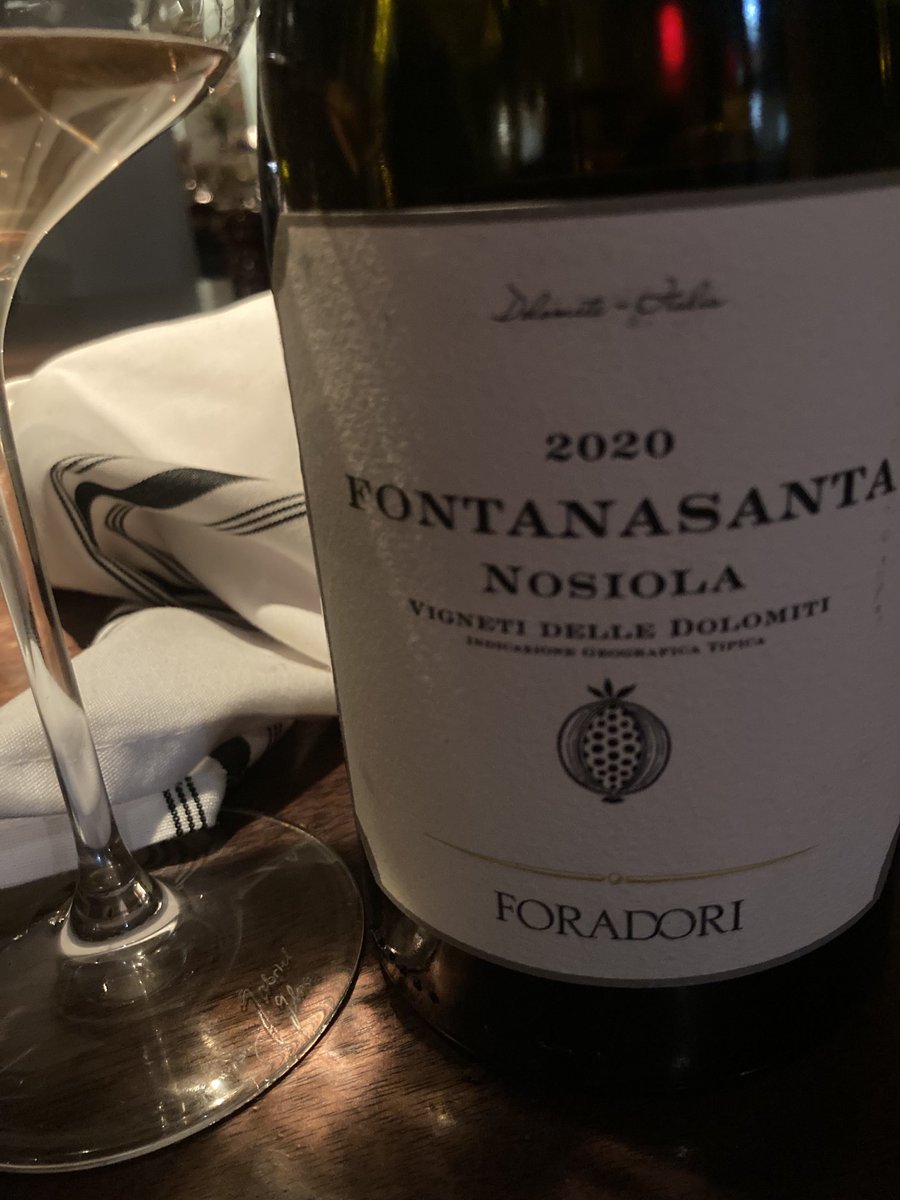 DoliverosDaniel's tweet photo. Another forgotten grape rescued by @AzAgrForadori #Nosiola,the skin contact 20 #Fontanasanta,fermented/aged in amphora & old cherry wood cask is outstanding,canary color,aromas of dry apricot,acacia honey,mineral & pickled lemon,medium body,flavorful & persistent,a BEAUTY https://t.co/Dg9SjoYWtn