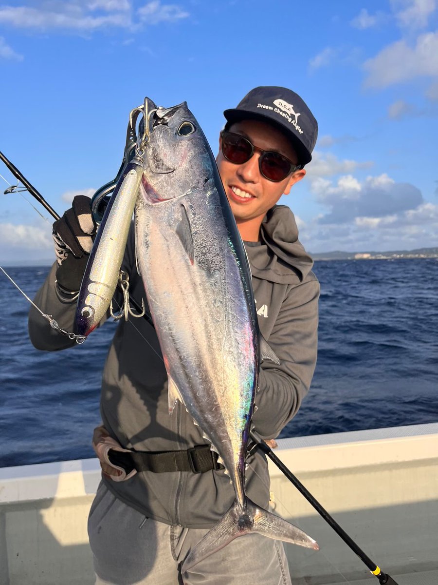 d_c_a_okinawa's tweet photo. トップの釣りはやっぱドキドキが止まらないですねー♪
#dca
#dreamchasingangler
#夢追う釣り人
#dcaジェットキャップ
#dcaドライジップパーカー
#tulala
#tulalajp
#babyface_japan
#オフショアキャスティング
#誘い出し
#トップウォーターフィッシング
#沖縄
#恩納村
#第二博丸
#第二宗丸 https://t.co/lXgrli5upA