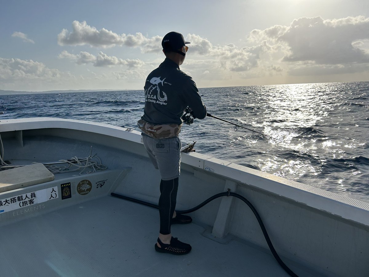 d_c_a_okinawa's tweet photo. トップの釣りはやっぱドキドキが止まらないですねー♪
#dca
#dreamchasingangler
#夢追う釣り人
#dcaジェットキャップ
#dcaドライジップパーカー
#tulala
#tulalajp
#babyface_japan
#オフショアキャスティング
#誘い出し
#トップウォーターフィッシング
#沖縄
#恩納村
#第二博丸
#第二宗丸 https://t.co/lXgrli5upA