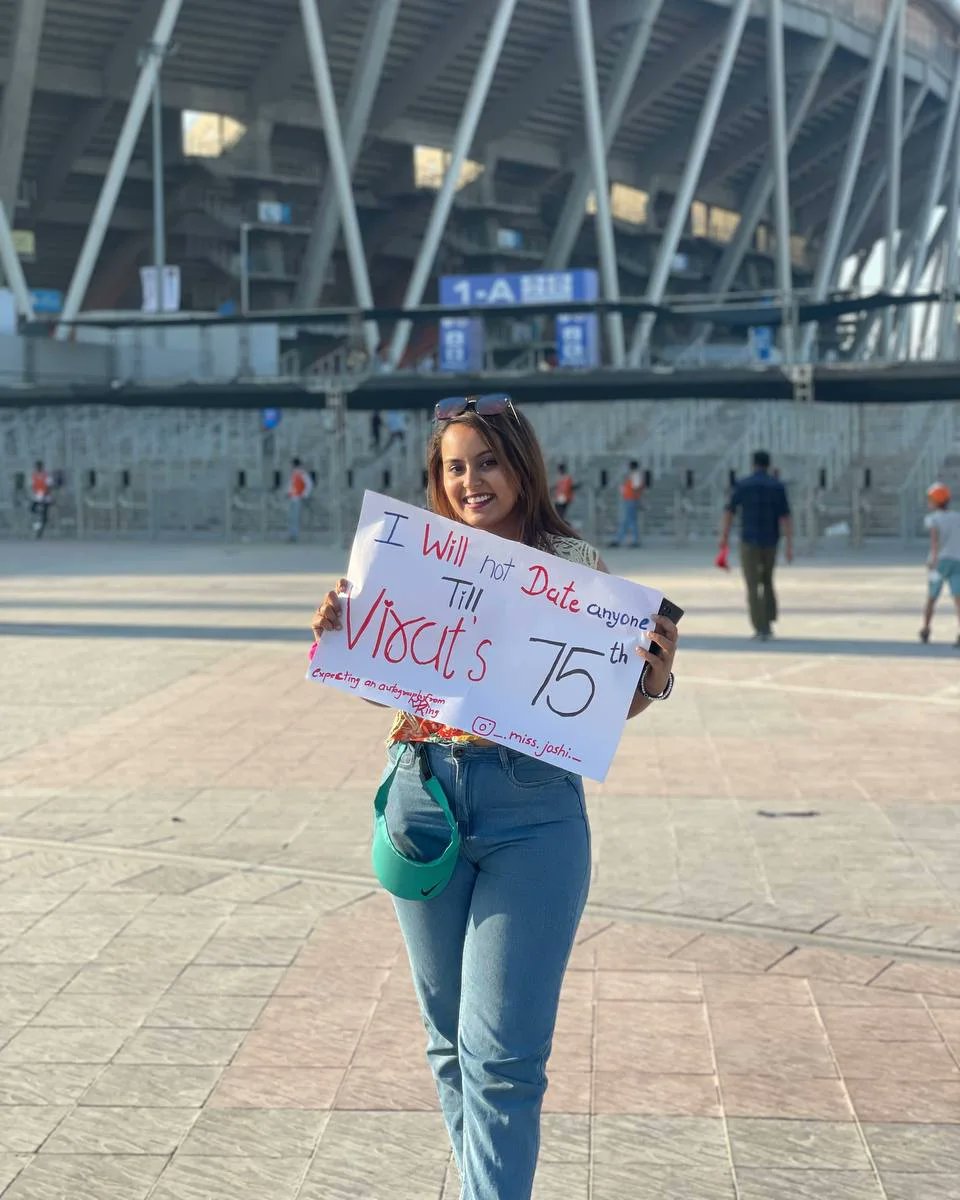missjoshi24's tweet photo. Cricket is priority and priority always matters❤️
3rd day test 💕
Test cricket is real beauty 😍
@jatinsapru @HaydosTweets
#ViratKohli #BorderGavaskarTrophy2023 #3rdday #viratian #AUSvsIND https://t.co/zpfhC3wFFh