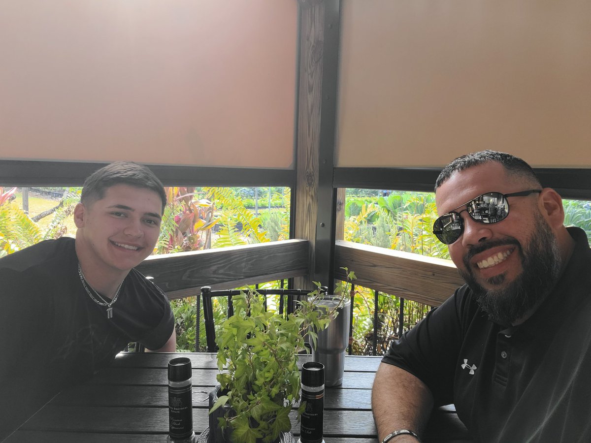 CoachDelgado61's tweet photo. I had the pleasure of having breakfast with a former player, @DevaneyTucker, before he heads back to @FleetFB to start spring ball tomorrow! 
He has put on about 20 pounds his frehman year of college. May have grown an inch too! Proud of you Tuck. Make it a great spring. #RiseUp https://t.co/rSlhwCqw8r