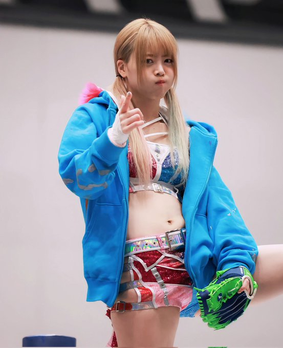 新日本プロレス STARDOM トレーディングカード 岩谷麻優選手