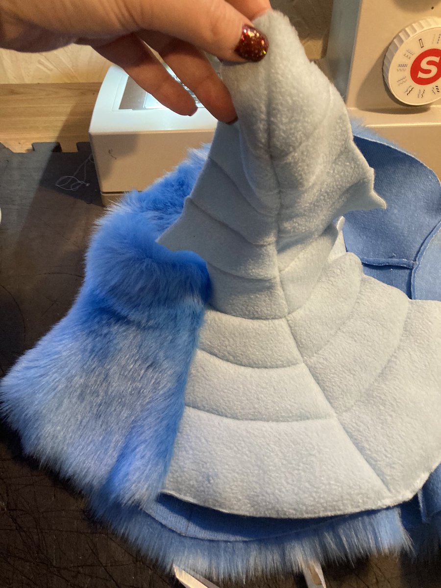 RandDfursuits's tweet image. Time for some chunky scales. Just need to finish the face and I can bring these two parts together. 
#fursuit #fursuitmaker #fursuitbuilder  #fursuitwip