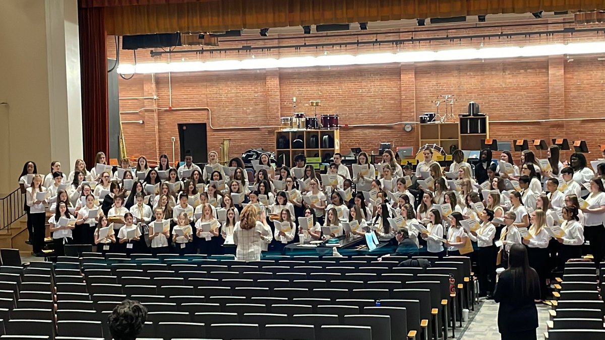 A little snow won’t stop us ❄️ Over 100 students representing Williamsville at the ECMEA Junior High All-County festival!