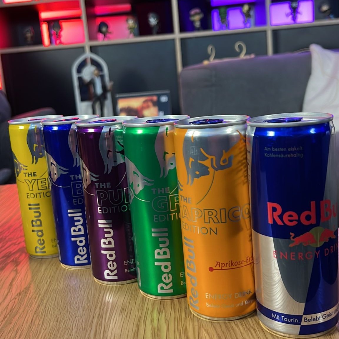 ebattleGG's tweet photo. Ihr wollt die volle Ladung Flügel?

Gewinnt jetzt eine 24er Palette #RedBull!

Zur Teilnahme:
1⃣ Teilt uns per Tweet mit, warum gerade ihr die Dosen verdient habt!
2⃣ Markiert @redbullGER und @ebattleGG.
3⃣ Fügt den Hashtag #ebattleMasters hinzu.

Außerdem, sofort einschalten!
📺 https://t.co/U5vkRAsGKP