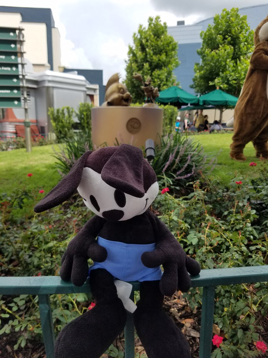 eowyn35's tweet photo. "Some solid friendscl celebrate #WDW50thAnniversary at #HollywoodStudios."
#AdventuresOfOswald https://t.co/l4a5wJnQrd