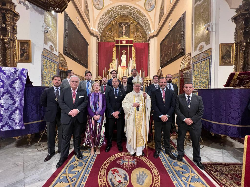 ArzobispoSaiz's tweet photo. Función Solemne de la Hermandad del Dulce Nombre (@HdaDulceNombre) en la parroquia de San Lorenzo de #Sevilla al cumplirse 100 años de la bendición de la imagen de Nuestro Padre Jesús ante Anás, obra de Antonio Castillo Lastrucci. Enhorabuena, y Santa Cuaresma! https://t.co/JZyd04wRPS