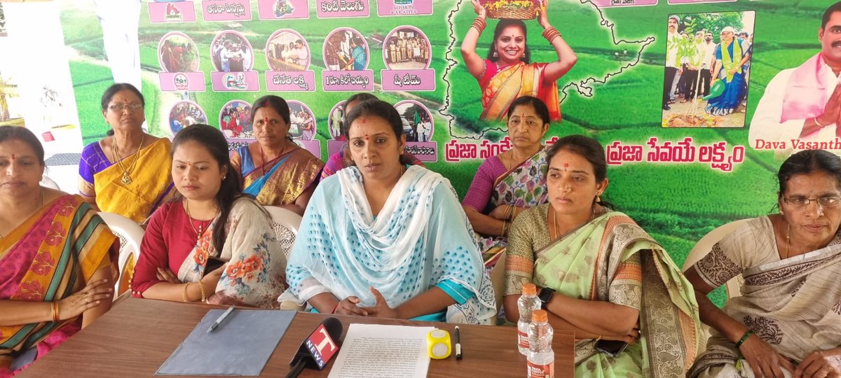 DVS_BRS's tweet image. మహిళా సాధికారత కోసం తెలంగాణ ప్రభుత్వం కట్టుబడి ఉన్న నేపథ్యంలో.. కేంద్రంలో అధికారంలో ఉన్న బీజేపీ కూడా తన పరిధిలో ఉన్న మహిళా రిజర్వేషన్ల అంశాన్ని వేంటనే పరిష్కరించాలని కోరుతూ జెడ్పీటీసీలు,ఎంపిపిలతో మీడియా సమావేశం నిర్వహించడం జరిగింది
#WeStandwithKavithaakka 
#ModiRuleIsEDRule