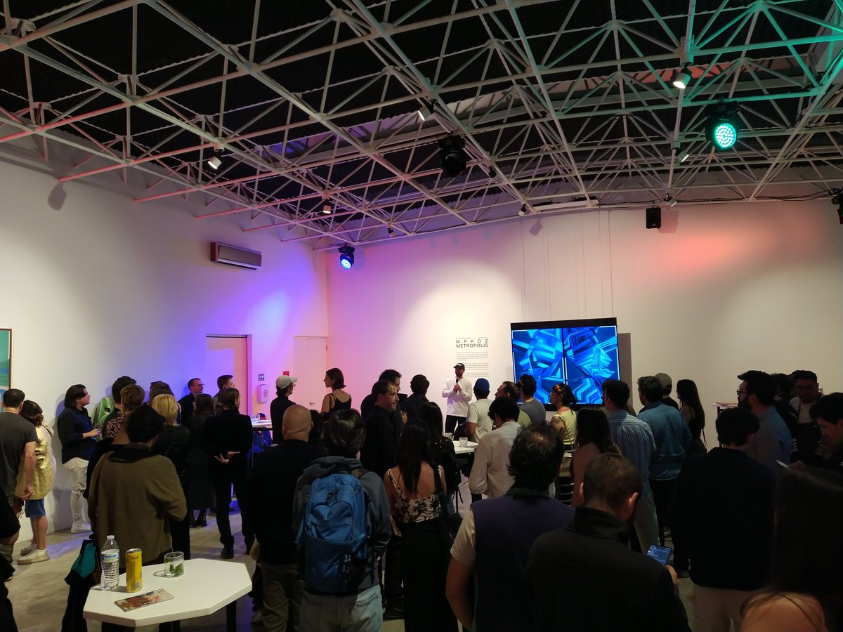 davemx0's tweet image. Last Thursday. Another beautiful event by @brtmoments and @artblocks_io this time with the art of @mpkoz at CDMX.