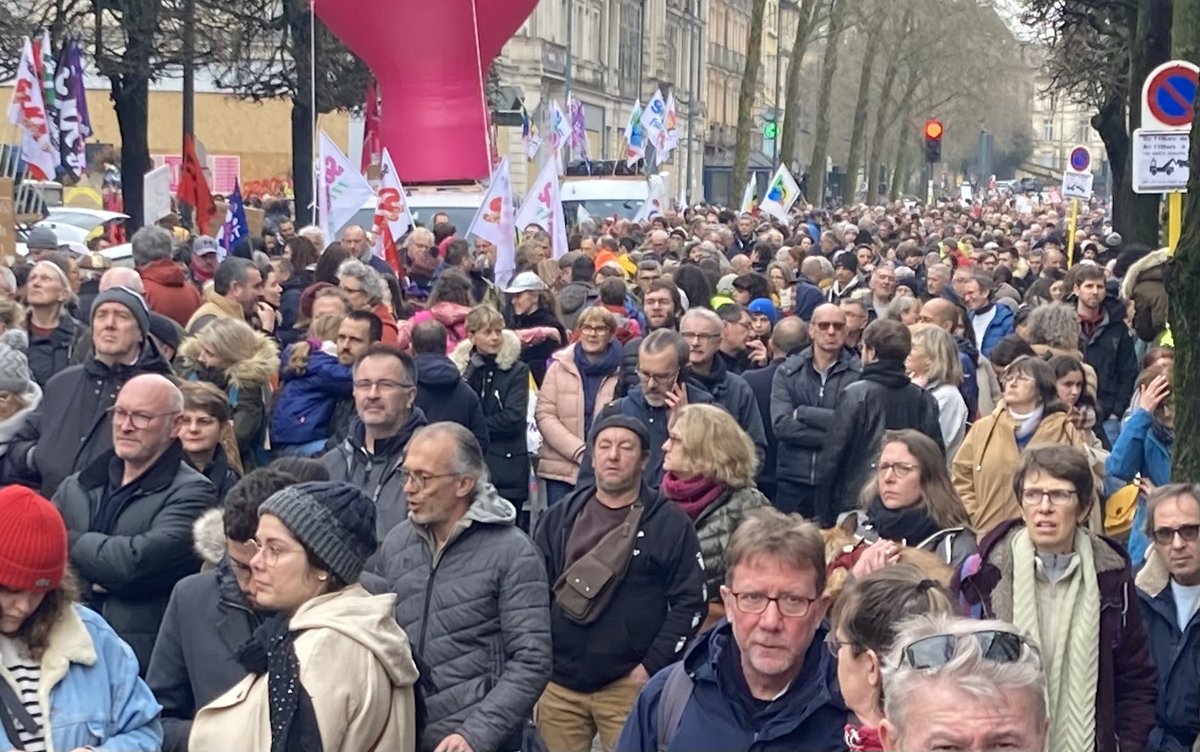 maylenF3's tweet image. Le cortège rennais, moins dense que mardi 7 mars, s’est élancé vers 15h15.