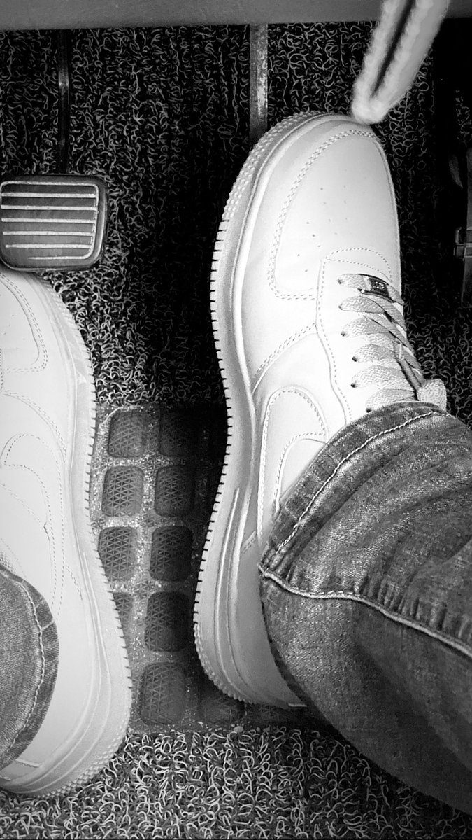 everybodycopyme's tweet photo. Wearing nike,but i just can’t do it’s https://t.co/sqXejePrJM