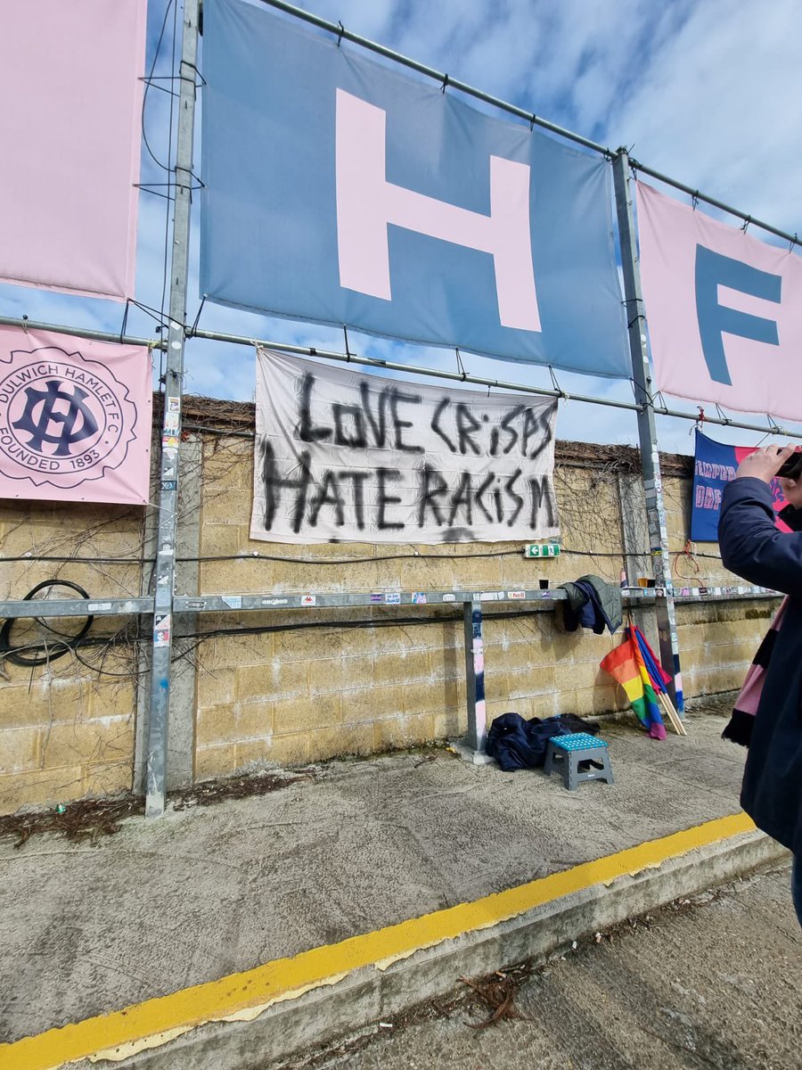 A <a href="/GaryLineker/">Gary Lineker</a> solidarity banner has been unveiled by fans at <a href="/DulwichHamletFC/">Dulwich Hamlet FC</a> today