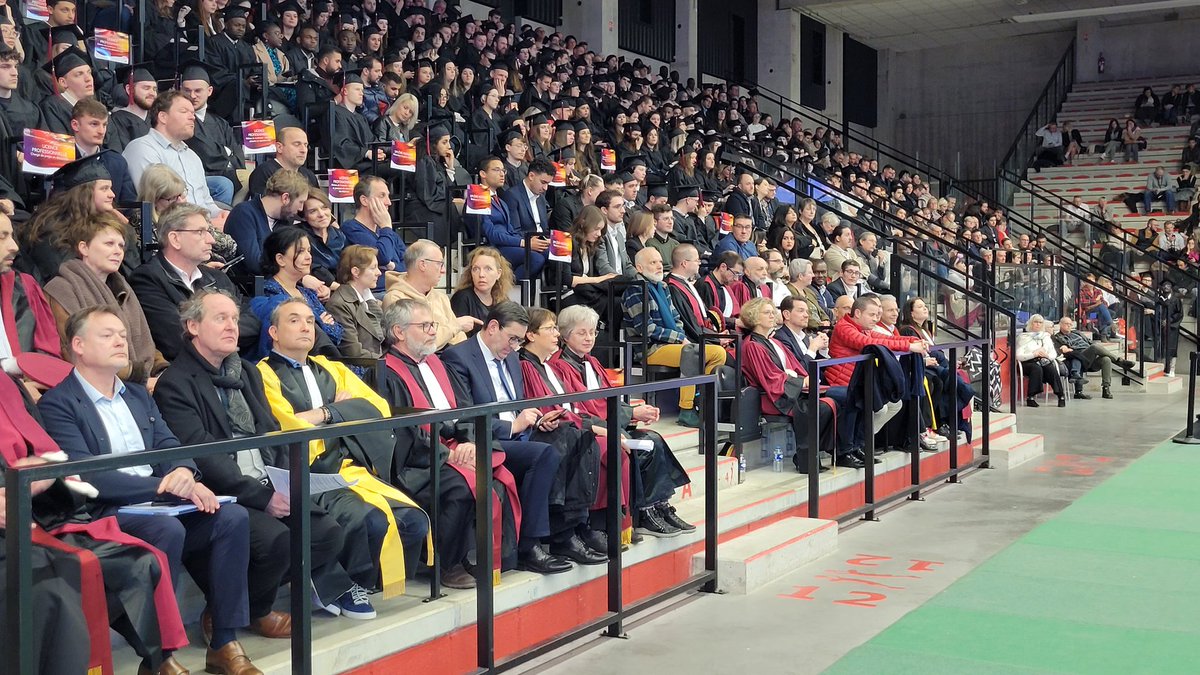 universitereims's tweet photo. Ouverture de la cérémonie de remise de #diplomes de Charleville-Mézières par @Clement_URCA au nom de @GuillaumeGelle. Félicitations à tous nos diplômés. Nous sommes fiers aujourd'hui d'accueillir + de 1000 participants. #RDDCharlevilleMezieres https://t.co/QkeiUm5br8