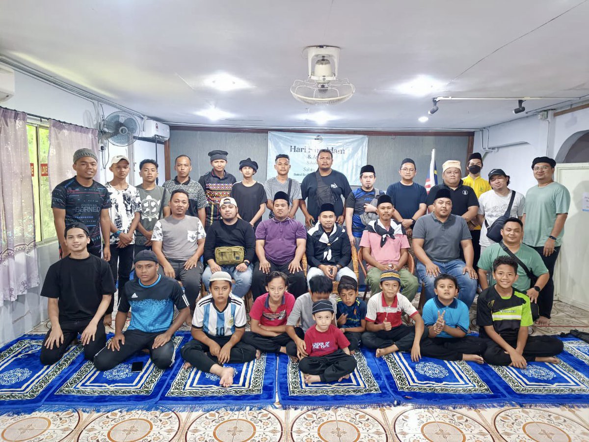 KhuddamMY's tweet photo. Khuddam and Atfal Day for the West Sabah region, among the programs are barbecues by the beach, sports and interaction sessions with Sadr Khuddam https://t.co/NYNll48CoP