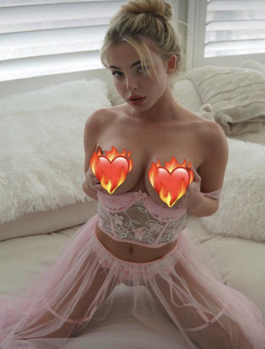 ElisePrine's tweet photo. Follow like et rt si tu veux un cadeau 🤭 https://t.co/bD19L7uNG1
