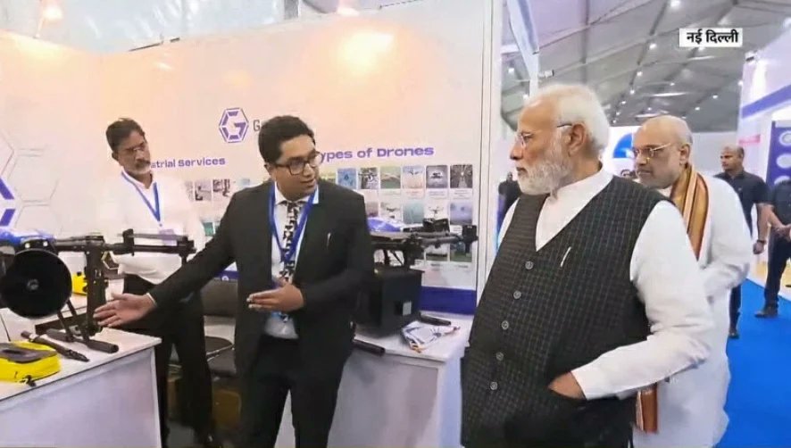 garuda_india's tweet photo. A proud moment to have received the recognition from our Prime Minister @narendramodi Minister of Home Affairs @AmitShah at the 3rd session of National Platform for Disaster Risk Reduction (#NPDRR) - 2023, held at Vigyan Bhawan in New Delhi.
@AgnishwarJ @PMOIndia @AmitShahOffice
#NPDRR2023 #disasterresilience
