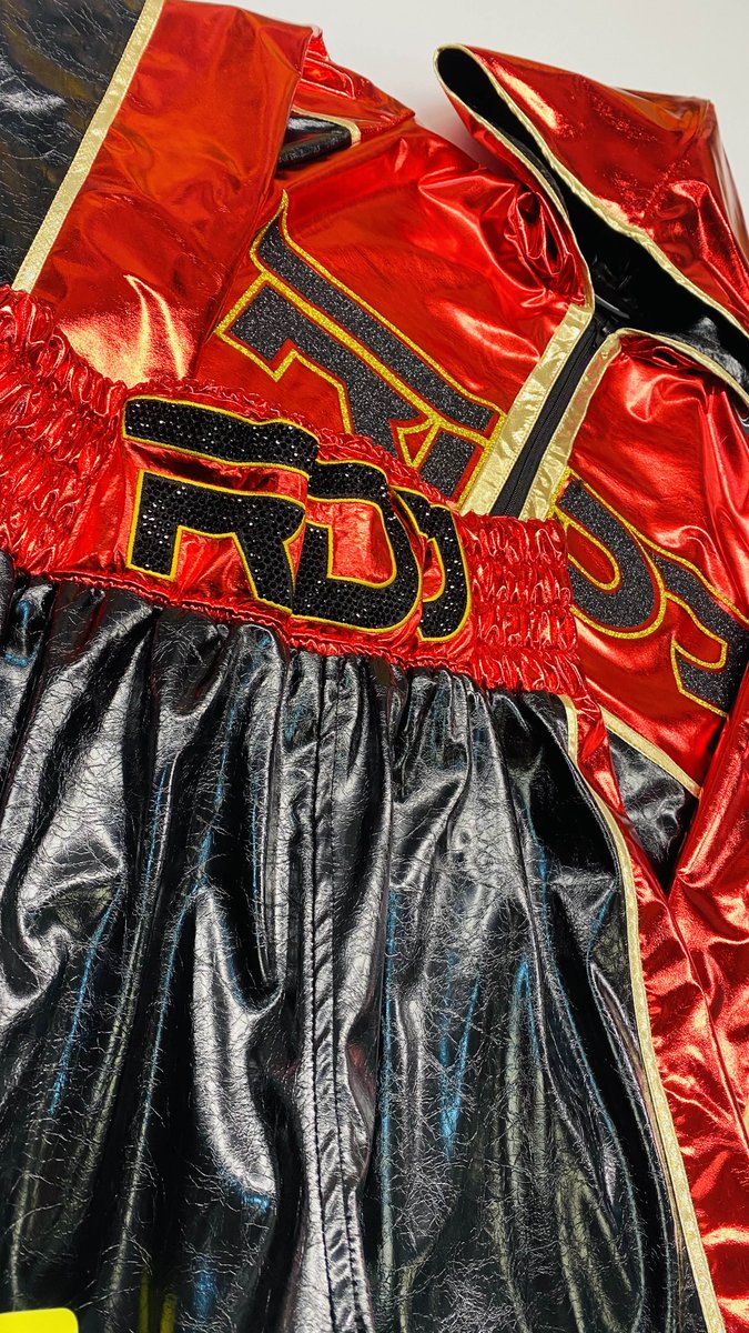 Metallics for RDJ 

Absolute 🔥 kit this matched with the black and red SW boxing sock. 

DM our design team to get your unique Suzi Wong kit started. 

#Boxing #RDJ #LGND #BoxingShorts #BoxingTrunks #MatchroomBoxing #Dazn