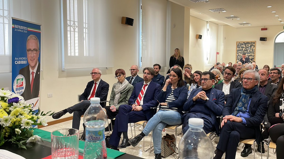 GibelliTiziana's tweet photo. Oggi a #Pordenone con @Sandra_Savino @Riccardi_FVG @FrancoDalMas8 @MaraPiccin per presentare la lista circoscrizionale di @Forza_ItaliaFVG  @ForzaFvg alle #regionaliFVG2023. Dodici donne🙂 e uomini 🙂che lavorano o studiano  e che si impegnano per il #BeneComune 😊 https://t.co/6D72Gd2TOy