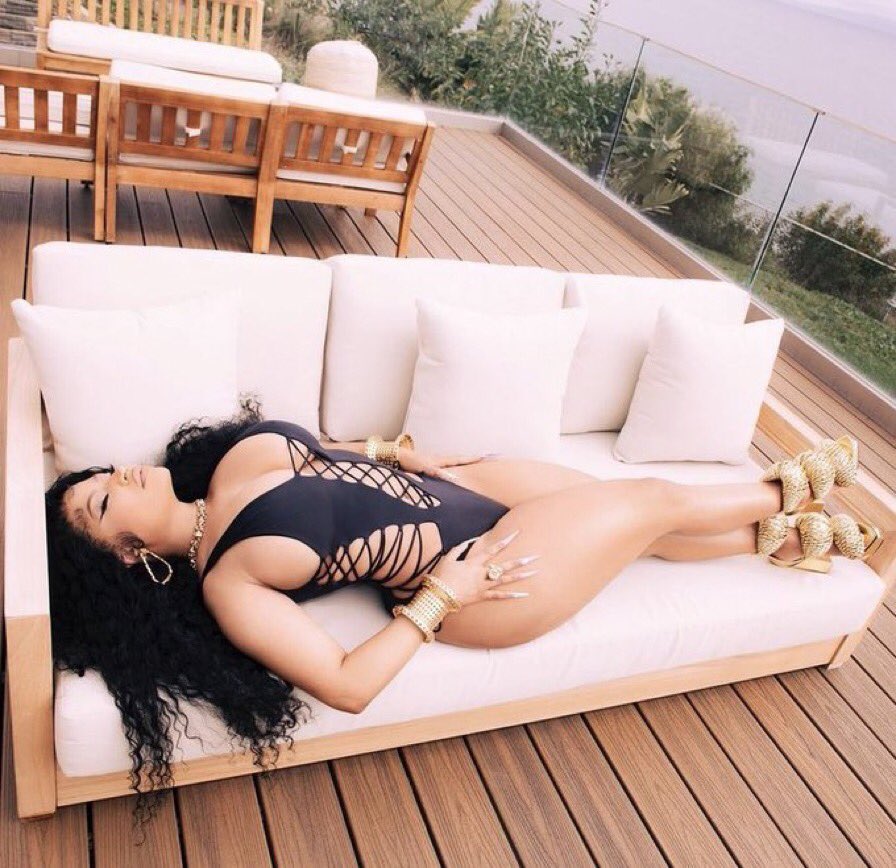 YSLONIKA's tweet photo. oh wow…. her body is INSANE. https://t.co/lNSUg7RbMU