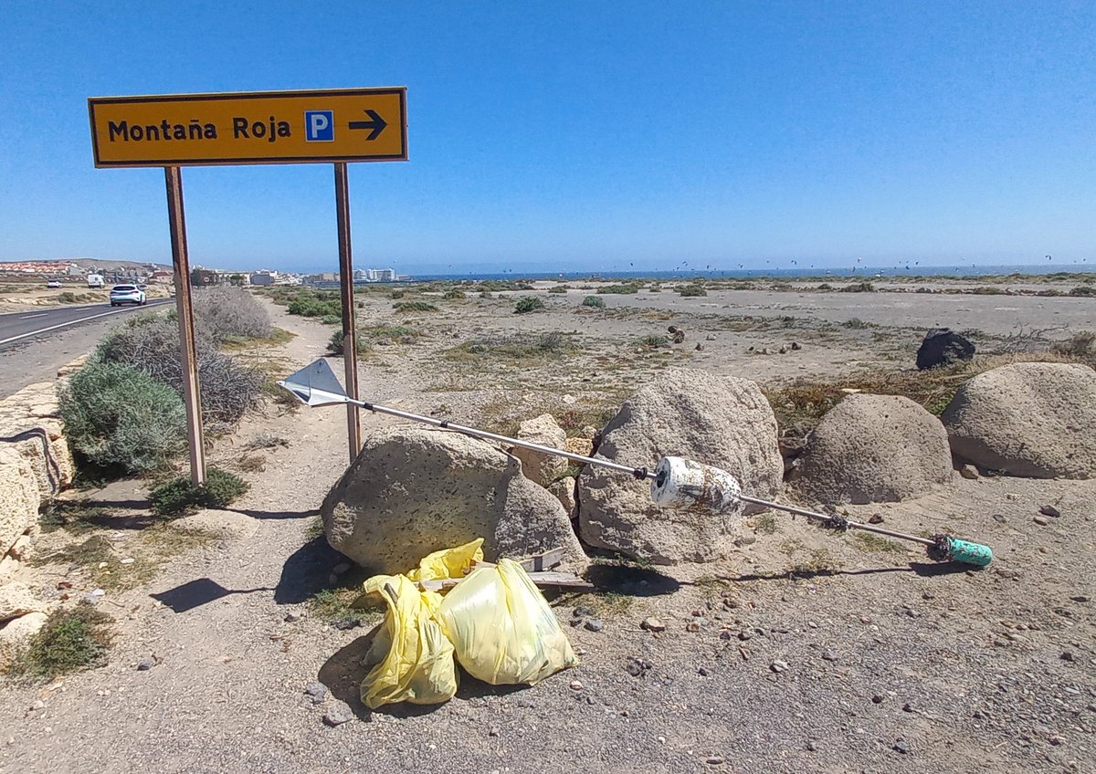 En el día de hoy 23 kilos de residuos en  la Reserva Natural Especial Montaña Roja. Limpieza dentro del proyecto de apadrinamiento Libera. Tres limpiezas en dos meses y sigue saliendo basura de ahí.
<a href="/SEO_BirdLife/">SEO/BirdLife</a> <a href="/ecoembes/">Ecoembes</a> <a href="/RaicesyBrotes/">Raíces & Brotes</a>
