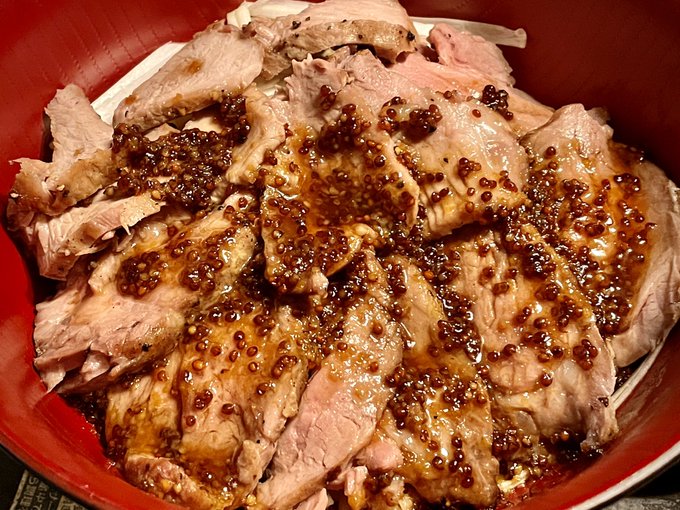 あああああローストポーク丼うめえええええ
ギリギリのタイミングじゃん…! 