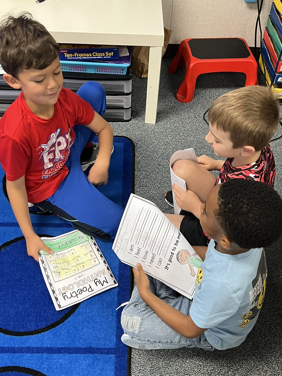 FPE1stGrade's tweet photo. We loved celebrating our poetry with kindergarten! #littlepoets #bigideas @FPEKLeaders https://t.co/ltwvYPSeYN