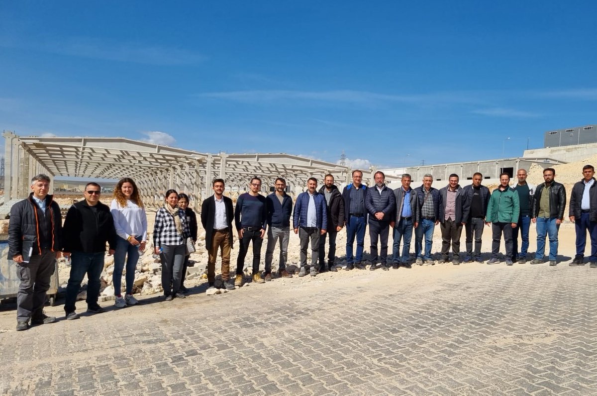 sanliurfaOSB's tweet photo. 📍⚙️OSB'de Yatırımlar Hızla Devam Ediyor

Sayın Valimizin @valisalihayhan himayelerinde oluşturulan İstanbul Teknik, Mimar Sinan, Harran Üniversitesi ve Müdürlüğümüz uzman ekipleri 120 Adet firma adına açılmış 265 YİBF kayıtlı yapıyı inceledi.
@TCSanayi @TC_icisleri @HMBakanligi https://t.co/McucInjW82