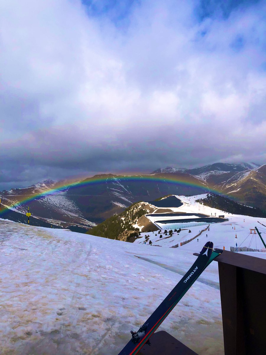 AnnaFornesa's tweet photo. Tot i els núvols, unes grans vistes 😍 #picdelcubil #andorra https://t.co/YLayMQ0h1t