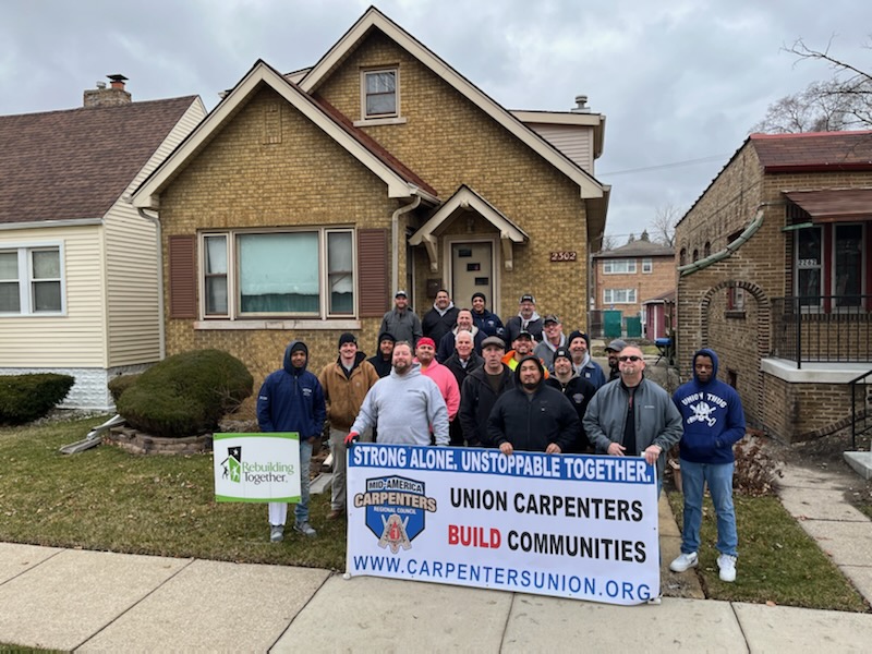 RTMetroChicago's tweet image. Our team is out this morning with Local 10 carpenters in Blue Island to make some home repairs and modifications for senior homeowners...we call it Second Saturdays. Thanks so much to the  #Local10 volunteers and @MidAmCarpenters for their continued partnership!