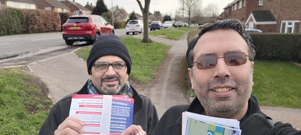 Cllrwaqasahmad's tweet photo. Great day delivery leaflets in Bletchley Park ward πΉπΉ. Quite few residents gave such a positive feedback π. #Labourleaflets #LabourParty
#Bletchley #leaflets
@MKLabourParty https://t.co/MjDMQawRhW